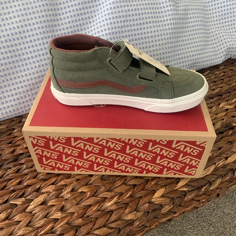 NWT Vans Sk8 Mid Shoe